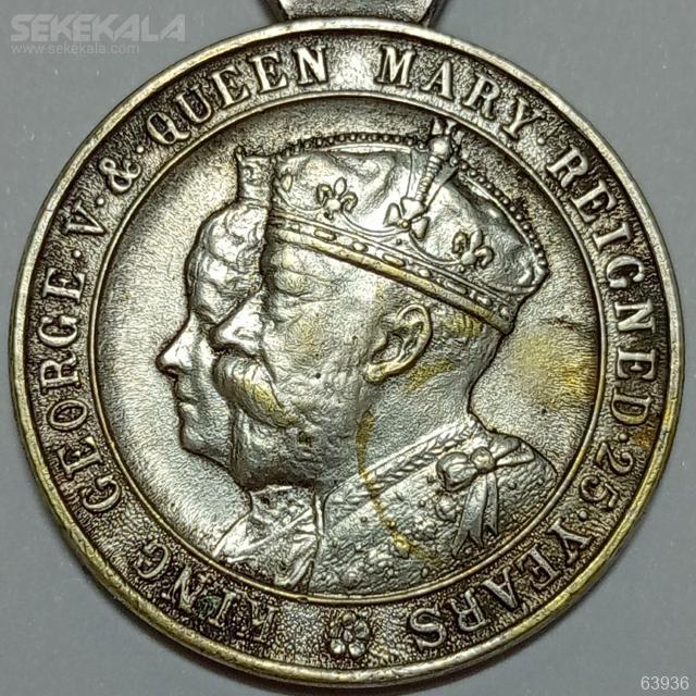 MEDAL collection sekekala.com 030331 (25) مدال یادبود تاجگذاری جرج پنجم و ملکه مری بریتانیا 1935 (جشن نقره ای)(با روبان فابریک)