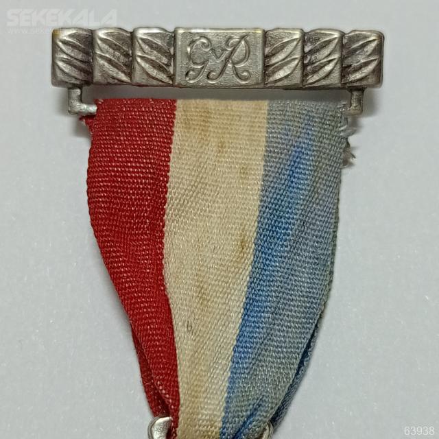 MEDAL collection sekekala.com 030331 (27) مدال یادبود تاجگذاری جرج پنجم و ملکه مری بریتانیا 1935 (جشن نقره ای)(با روبان فابریک)
