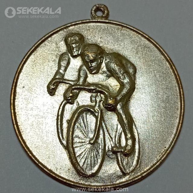 {"capture_mode":"AutoModule","fa مدال آویز نقره ای ورزشی دوچرخه سواری (AU)