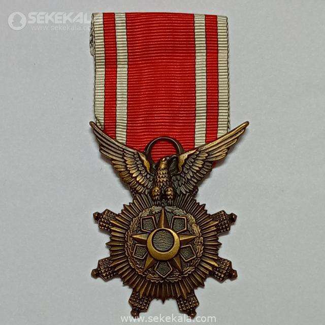 {"capture_mode":"AutoModule","fa مدال نشان لیاقت نظامی سوریه 1953