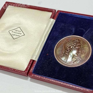 مدال برنز نایاب آکادمی سلطنتی موسیقی بریتانیا 1933 (بهمراه جعبه فابریک)