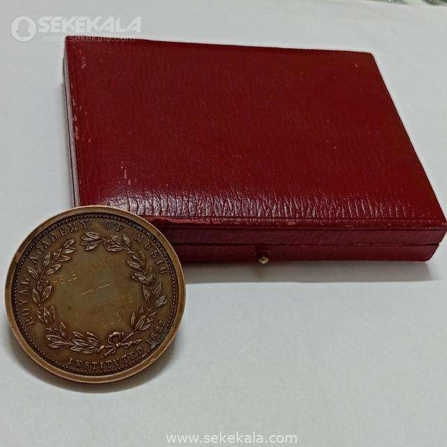 {"capture_mode":"AutoModule","fa مدال برنز نایاب آکادمی سلطنتی موسیقی بریتانیا 1933 (بهمراه جعبه فابریک)