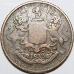 در آغاز قرن نوزدهم، کمپانی هند شرقی (East India Company) که از سده‌ی ۱۷ میلادی به‌عنوان یک بنگاه تجاری بریتانیایی در هند فعالیت می‌کرد، عملاً به قدرت حکومتی مستقل در شبه‌قاره بدل شده بود. پس از سقوط امپراتوری مغول و ضعف قدرت‌های محلی، کمپانی توانست با در اختیار گرفتن حکومت‌های منطقه‌ای، سکه‌هایی با نام و نشان خود ضرب کند؛ سکه‌هایی که هم کارکرد اقتصادی داشتند و هم نقش ابزار سیاسی و ایدئولوژیک را ایفا می‌کردند. یکی از نمونه‌های برجسته در این دوره، ¼ آنه مسی با نقش "عدل" و ترازو است؛ سکه‌ای که نه‌تنها ابزار مبادله‌ی روزمره، بلکه تجسمی از زبان استعمار با استفاده از مفاهیم بومی و مذهبی بود.