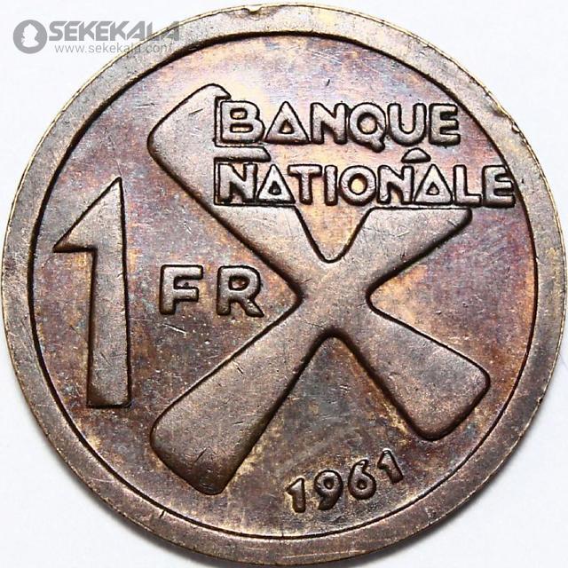 coin collection store.www.sekekala.com040316 (114) مشخصات کالا کشور کاتانگا سال ضرب 1961 نوع سکه سکه رایج وزن (گرم) 4.8 قطر (میلیمتر) 22 ترکیب برنز توضیح : سکه های رایج کاتانگا شامل تنها ۲ سکه ی ۱ فرانک و ۵ فرانک ۱۹۶۱ می باشد و به دلیل نایاب بودن طرفداران بسیاری در میان مجموعه داران دنیا دارد درباره صلیب کاتانگا >