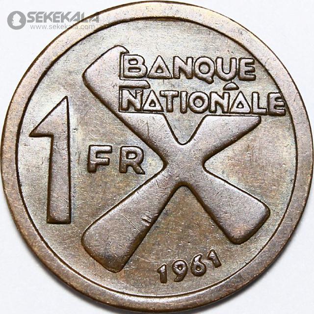 coin collection store.www.sekekala.com040316 (116) مشخصات کالا کشور کاتانگا سال ضرب 1961 نوع سکه سکه رایج وزن (گرم) 4.8 قطر (میلیمتر) 22 ترکیب برنز توضیح : سکه های رایج کاتانگا شامل تنها ۲ سکه ی ۱ فرانک و ۵ فرانک ۱۹۶۱ می باشد و به دلیل نایاب بودن طرفداران بسیاری در میان مجموعه داران دنیا دارد درباره صلیب کاتانگا >