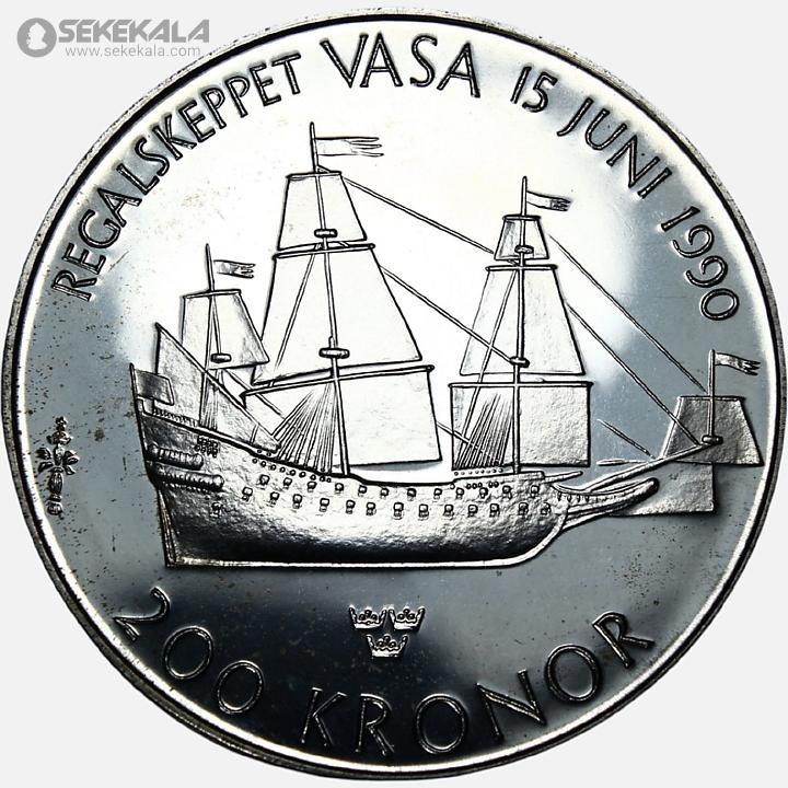 coin colletion store sekekala.comسکه خارجی 040629 (19) سکه یادبود کارل شانزدهم گوستاف و کشتی وازا (۲۰۰ کرون سوئد، ۱۹۹۰) توضیحات شخصیت روی سکه: این سکه نقرهای، پرترهای رسمی از کارل شانزدهم گوستاف (متولد ۱۹۴۶)، پادشاه کنونی سوئد را به نمایش میگذارد. از سال ۱۹۷۳ بر تخت سلطنت نشسته و با حمایت از محیط زیست، ورزش و صلح جهانی (مانند جایزه Right Livelihood)، نماد وحدت ملی و مدرنیته است. او از خاندان برنادت، طولانیترین سلطنت مدرن سوئد را دارد و با ملکه سیلویا، تعادل سنت و دموکراسی را نمایندگی میکند. جزئیات سکه: ارزش اسمی: ۲۰۰ کرون سوئد سال ضرب: ۱۹۹۰ (۳۵۰مین سالگرد نجات کشتی وازا) جنس: نقره (خلوص ۰.۵۰۰، وزن ۲۸.۴ گرم) طراحی: روی سکه، پرتره پادشاه با عنوان "Sveriges Konung". پشت سکه، تصویر کشتی جنگی وازا (غرقشده در ۱۶۲۸، نجاتیافته در ۱۹۶۱) با کتیبه "Regalskeppet Vasa 15 Juni 1990" و نشان سلطنتی. کیفیت Proof (آینهای و کلکسیونی). یادبود سلطنتی و تاریخی برای کلکسیونرهای علاقهمند به سکههای اسکاندیناوی و میراث دریایی.