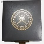 سکه 25 ریال پروف نقره عمان 1995 (یادبود بیست وپنجمین سال روز ملی عمان)(با جعبه و شناسنامه فابریک)