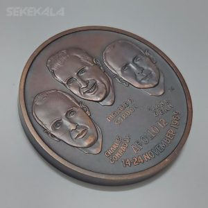 مدال برنز بسیار زیبا و کمیاب یادبود آپولو ۱۲ ضرب کانادا ۱۹۶۹