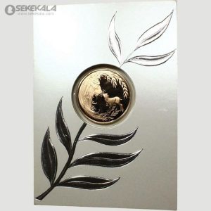 این مدال یادبود توسط فرانکلین مینت (The Franklin Mint) در سال ۱۹۸۴ ضرب شده و با عنوان "Peace on Earth" (صلح بر زمین) عرضه شده است. طراحی آن توسط جیم فرل (Jim Ferrell) و دن شفلر (Don Schufler) از استودیو مجسمه‌سازان فرانکلین مینت انجام شده و بر اساس کار اخیر فرل الهام گرفته شده است. این مدال شامل پرتره‌ای از لارنس عربستان و مدال‌های نقاشی‌شده توسط نقاش برجسته انگلیسی، سر جوشوا رینولدز (Sir Joshua Reynolds) است. متن حکاکی‌شده "Peace on Earth" همراه با شاخه‌های زیتون، نماد صلح و امید را به تصویر می‌کشد. این قطعه در یک قاب تزئینی ارائه شده و برای مجموعه‌داران سکه و علاقه‌مندان به هنر و تاریخ ارزشمند است.